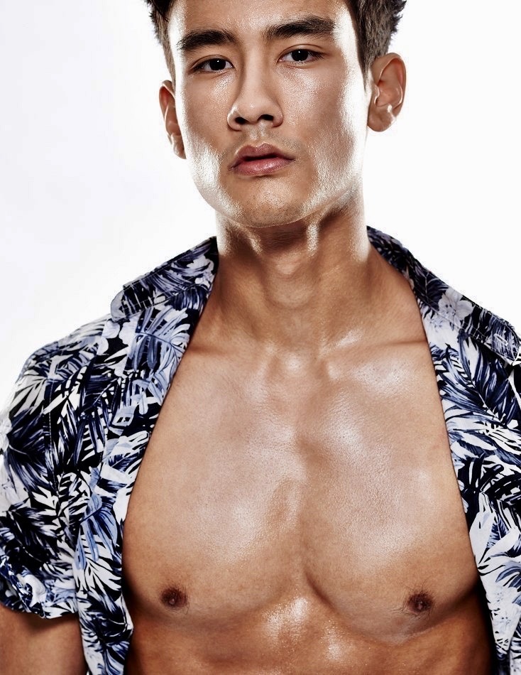 men-with-black-hair:Grey’s anatomy star Alex Landi tells Pink News:“I’m trying