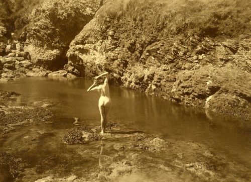 kzmkwoji:  Marcel MeysNude Study. River (1920’s) 