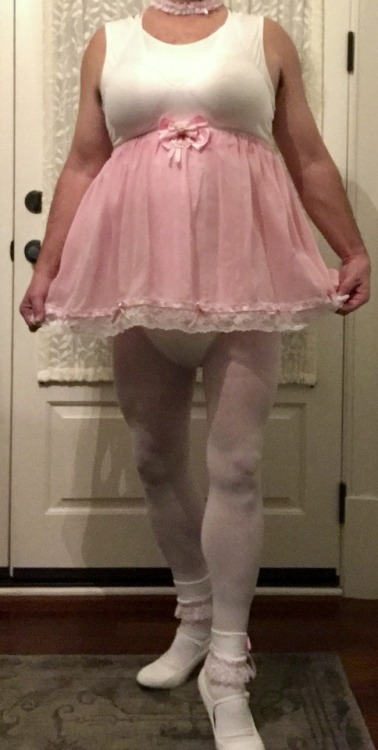 bulkydiaperboy:Do you like my new pink sissy skirt as much as I do. And my new heels.  Yummy. Sissy 