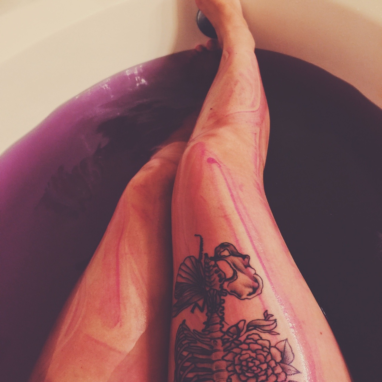 ohsealegs:  Used the Phoenix Rising bath bomb and ended up drawing all over myself