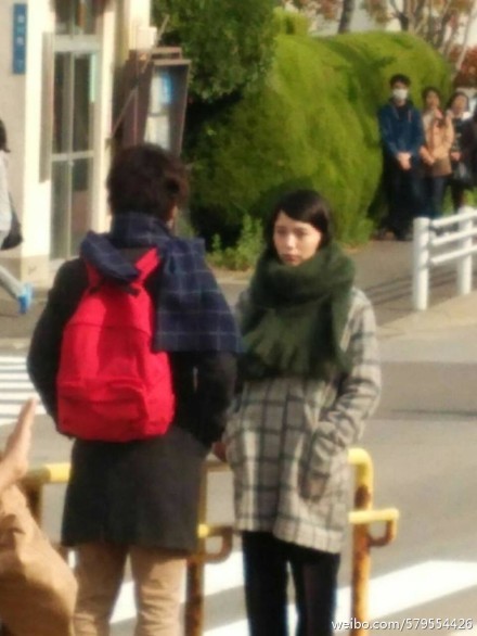 pechumori:Another BTS photo of Takeru san and Aoi Miyazaki during the filming of Sekai kara Neko ga 