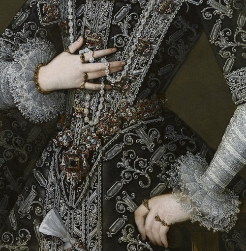 daughterofchaos:Detail of Ana de Velasco y Téllez-Girón by Juan Pantoja de la Cruz (source: the lost