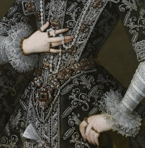 daughterofchaos: Detail of Ana de Velasco y Téllez-Girón by Juan Pantoja de la Cruz (s