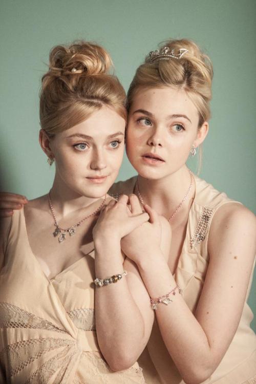 suicideblonde:Dakota Fanning and Elle Fanning