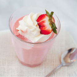 cinnahearts:  Strawberry Mousse (by TreatsSF)