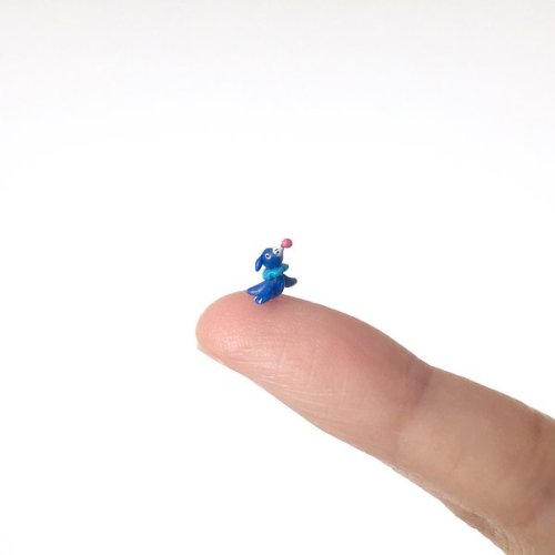 retrogamingblog: Sculptor Ruby Huang received a Guinness World Record for creating the smallest set of handmade Pokemon sculptures