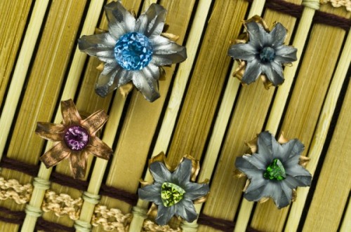 sixpenceee:  Hollowpoint bullets turned into flowers. This was done by firearm expert Andrew Tuohy. Tuohy runs a blog called Vuurwapen (the Dutch word for firearm), where he provides photos, videos and accounts of testing various gun-related gear.