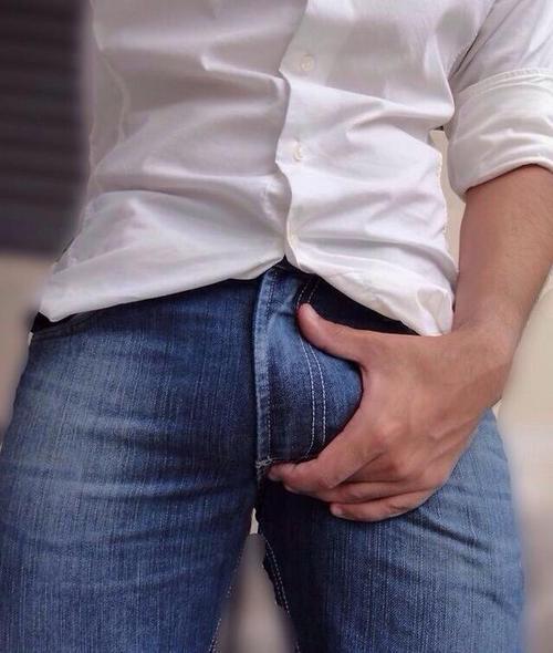 Hot Jean Bulges