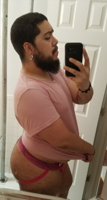 cubby-junction:  A little coy in pink 🍑😣💕