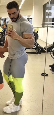 submit2muscle: Looking good in your tights