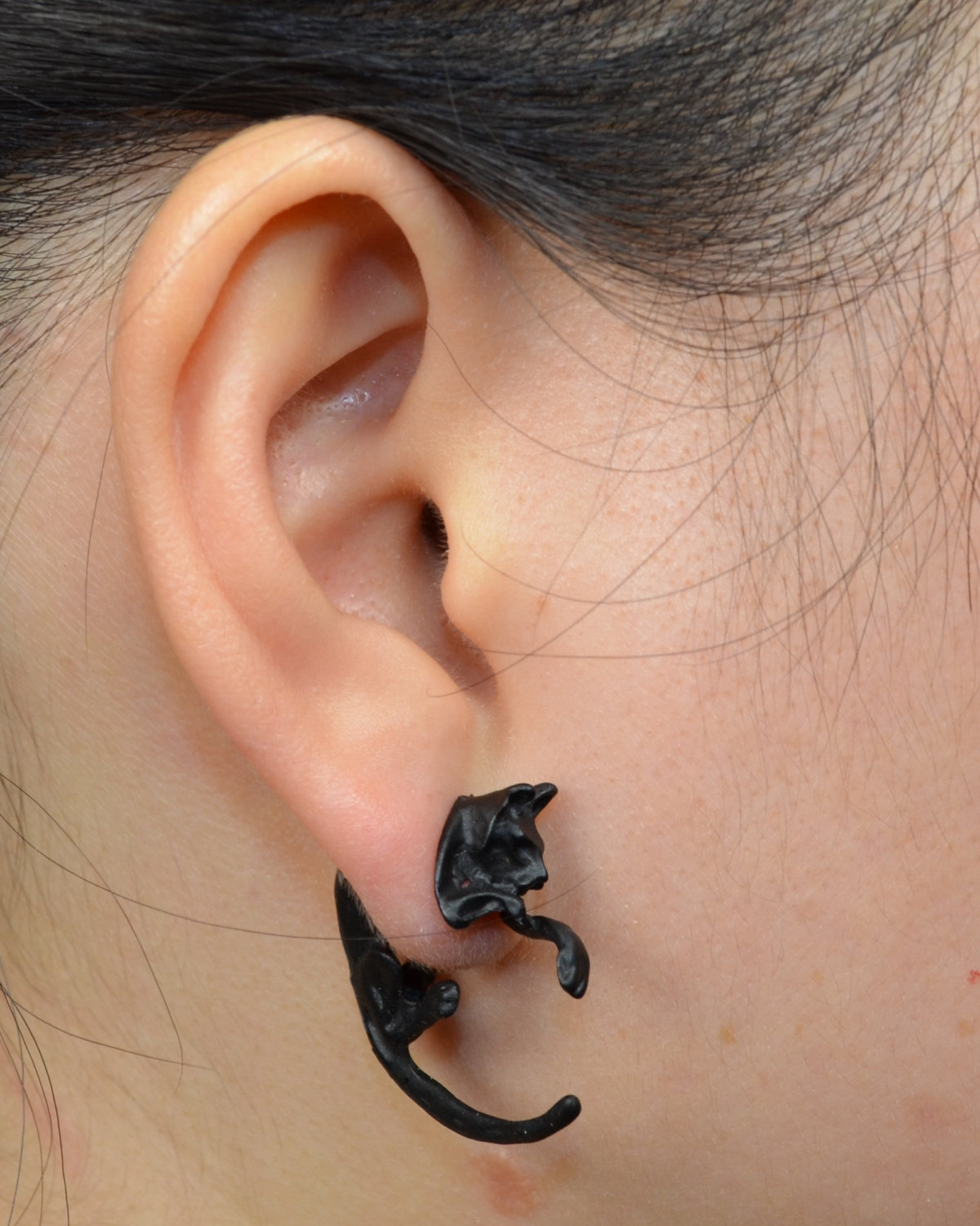 wickedclothes:  Kitty Stud Earrings Keep a furry friend with you wherever you go.
