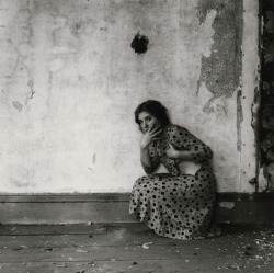 youarecordiallyinvitedtopissoff:  Francesca Woodman - ‘Polka Dots’, November 1976 