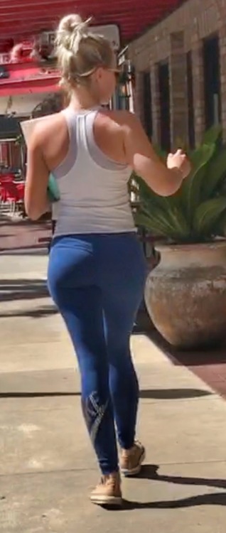 Blonde in blue leggings. @iamozzman @creepcamnation @creepshotsdotcom @jasoncashh @yogapantslover