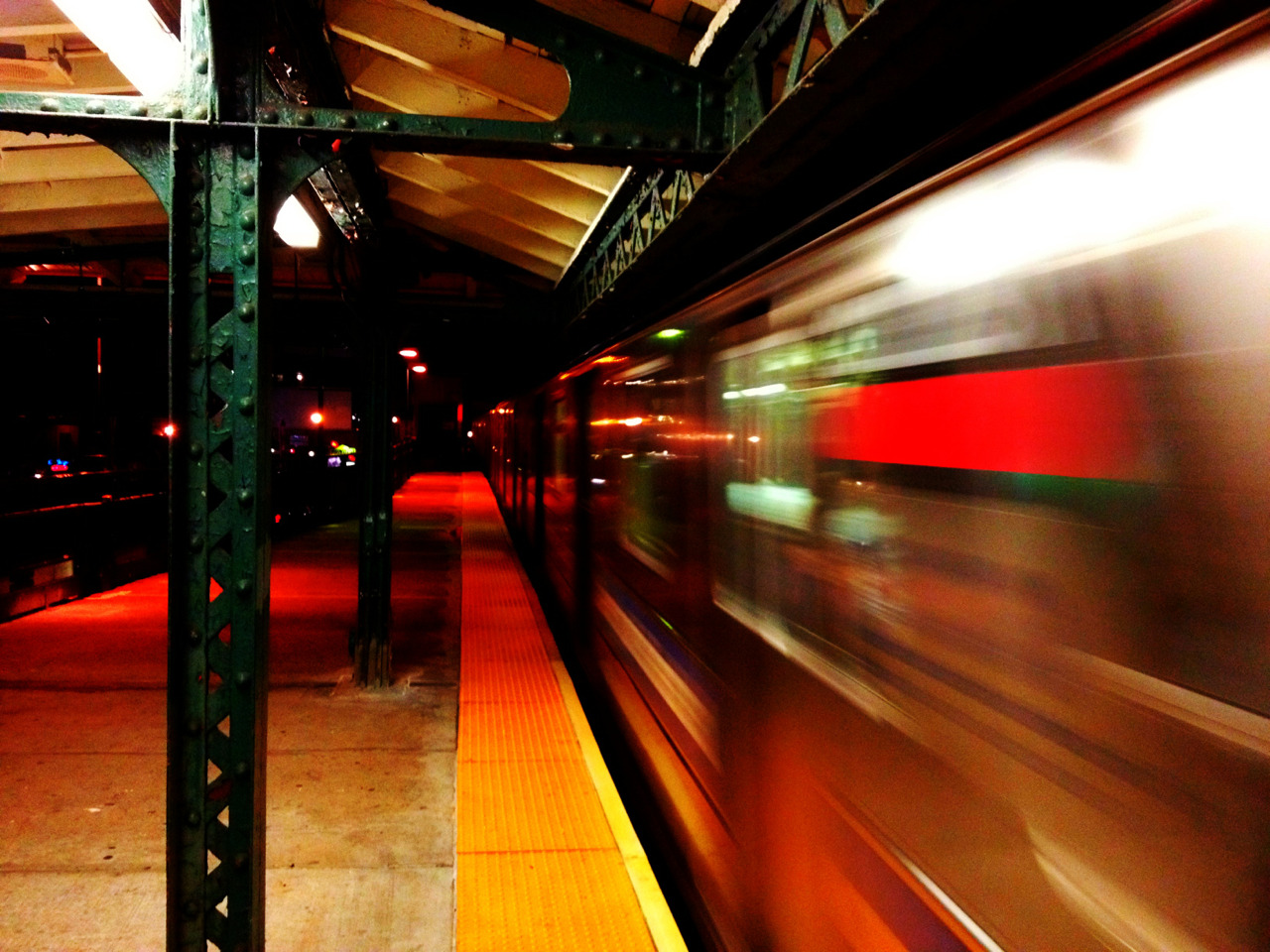 Night train. (1 Train, 215th Street Station).