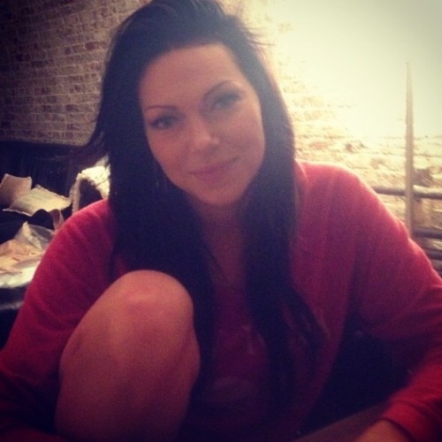 missdontcare-x:  Just Laura Prepon being hot 