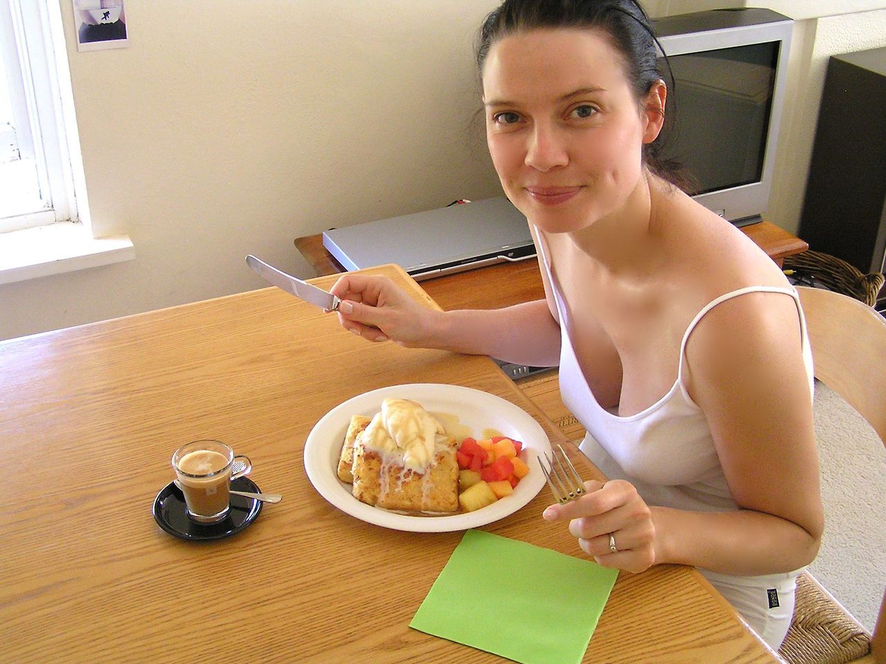 exhibitionistssluts5:  ricoishardagain: Sexy brunette MILF (4) good slut! 