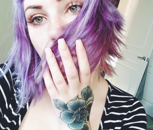 <3