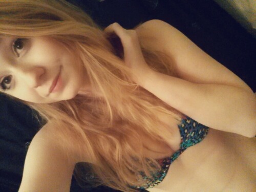 tauto-u:  looking cute while have a mental breakdown. reblog & follow for my kik mate.