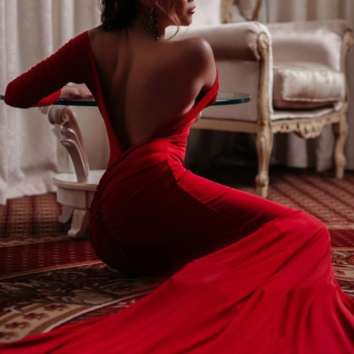 Women in red!