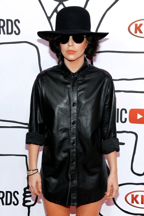 [PHOTO] — Lady Gaga on the red carpet in «YouTube Music Awards 2013» | November 3th, 2013.