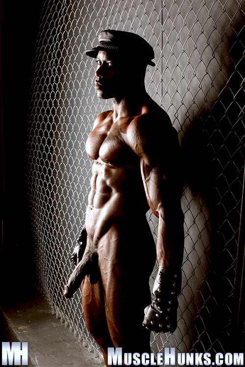 hairyblklvr:  Darrell Holloman - photos supplied by AlexMore to come…