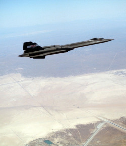 humanoidhistory:  A NASA SR-71 Blackbird flying over Rogers Dry Lakebed, California, July 1995. (Department of Defense) 