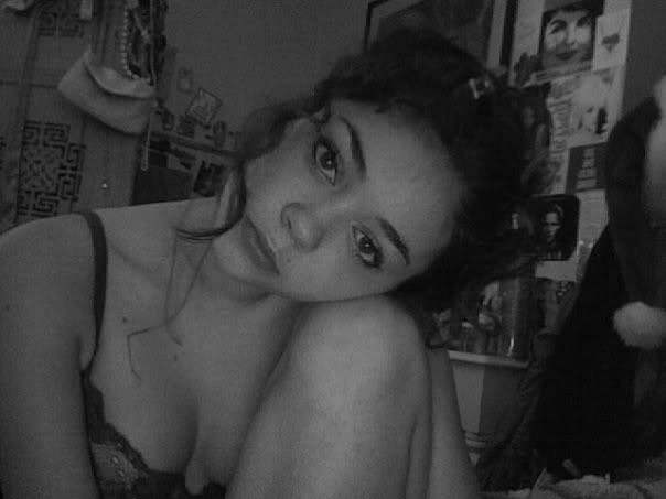 fortheloveofsexandgirls:  Sarah Hyland | Instagram &amp; Leaked Photos