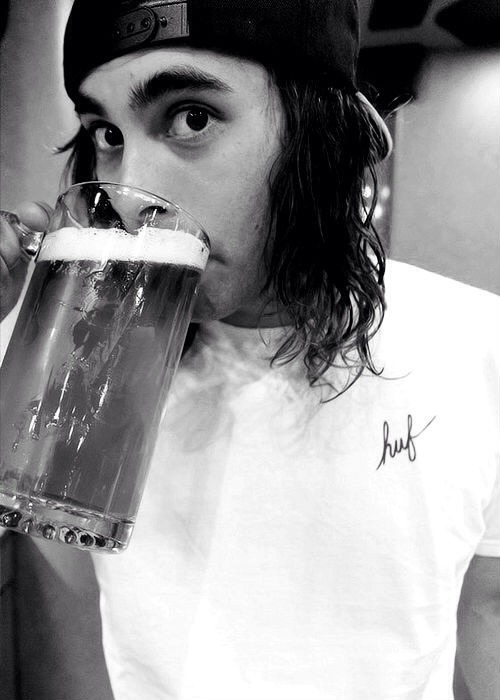 jess-davies-things:  Vic Fuentes being a cute little fuck.