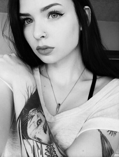 u-n-d-e-a-a-a-d:    instagram: isa.peronn   