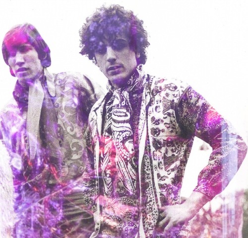 sseeingdouble:Syd Barrett and Roger Waters, Pink Floyd. B&amp;W with superimposed crystal.