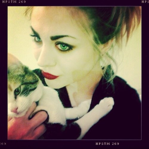 Frances Bean Cobain and her cat Elvira