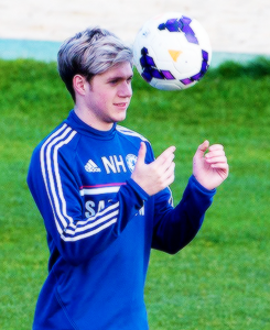 swiftclass:  Niall playing football this week (?) 