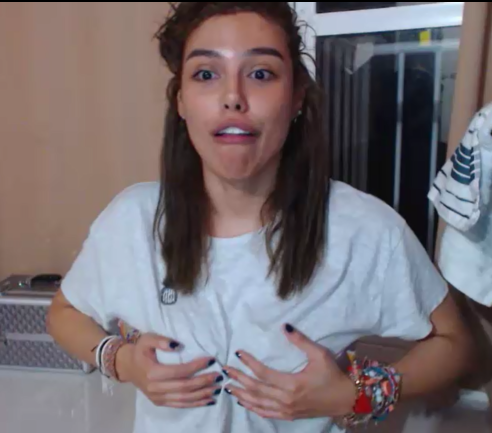 darkpotatoslayer:  Who. Is she. Shes so girl next door cute.