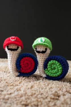 crochetallthethings:  Super Snail Bros pattern is available! On etsy: [link] On Ravelry: [link]  kawaii