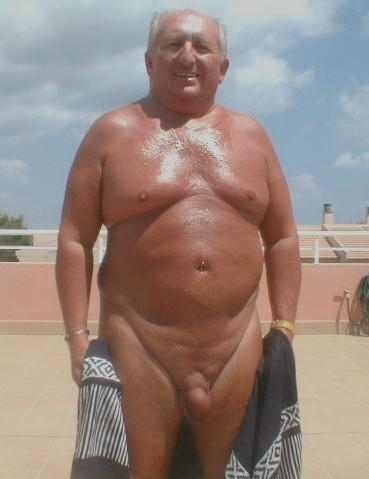 henixdotbrother: oldispassion: stockymaturemales: Very hot and cute stocky grandpa and very nice man