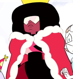 garnetoftheday:  Today’s Garnet of the Day is brought to you by: The Queen, herself.