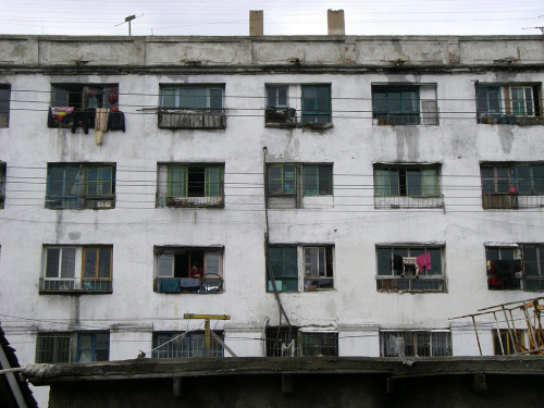 pyongyangdaily: Block of flats in Wonsan.