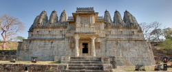 indiastreetview:  Baavan-Chhatri Temple (बावन छतरी जैन मंदिर) is a Jain temple located inside the Kumbhalgarh Fort Archaelogical area, a UNESCO World Heritage site. It is named after the 52 dome like cenotaphs that surround