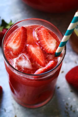 foodffs:  strawberry lavender lemonadeFollow for recipesIs this how you roll?