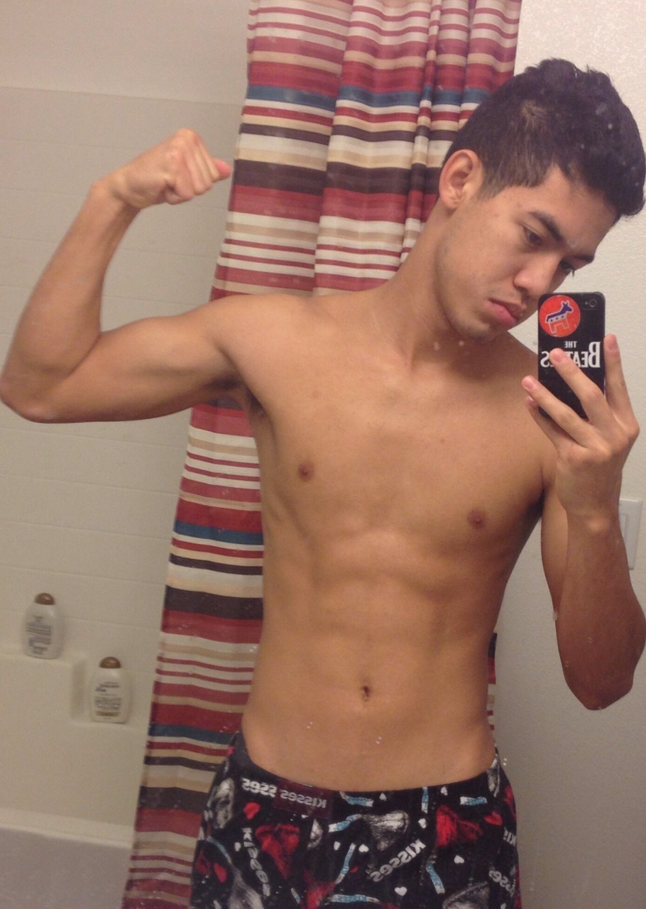 dorkymando:  ibelieveinpenis:  i have really attractive friends.  I have really attractive