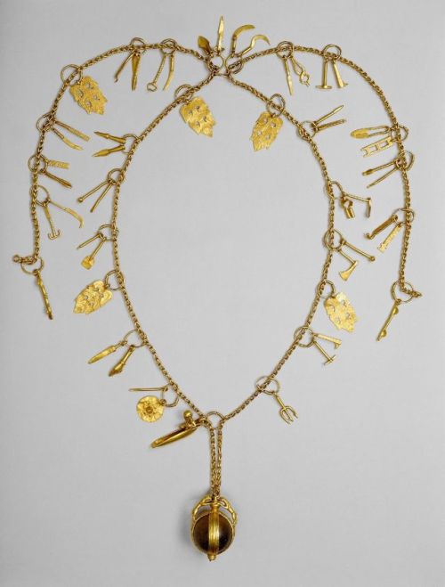 Gold bodychain with pendants from Migration Period Europe, East Germanic possibly Gepids tribe, circ
