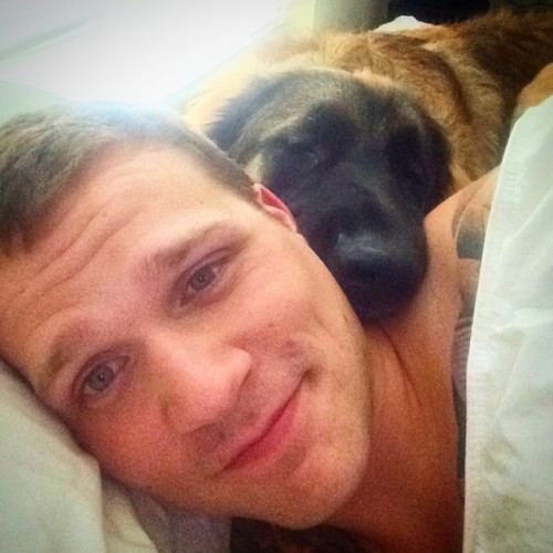 menandtheirdogs:  matthewsbean: He’s takin a snooze. #thor #puppy #adorable