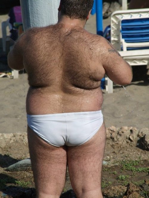 bearmanforever: beartoncity at the beach Mugiwara!