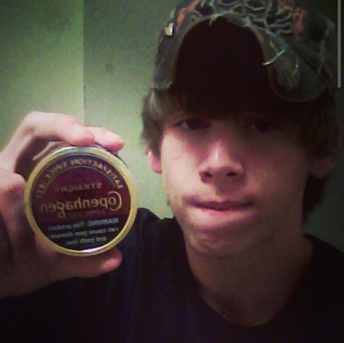 dipncountry: Random dip studs comin at cha! Hot damn, I LOVE me a country boy dipper! Amen!