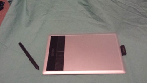 artistic-spit:  Hi guys! Want some free stuff? Saw a whole bunch of cool giveaways going on, and I w