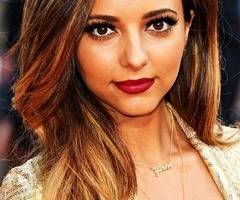 24puffitommo:  Oh..i don’t know…she’s always beautiful