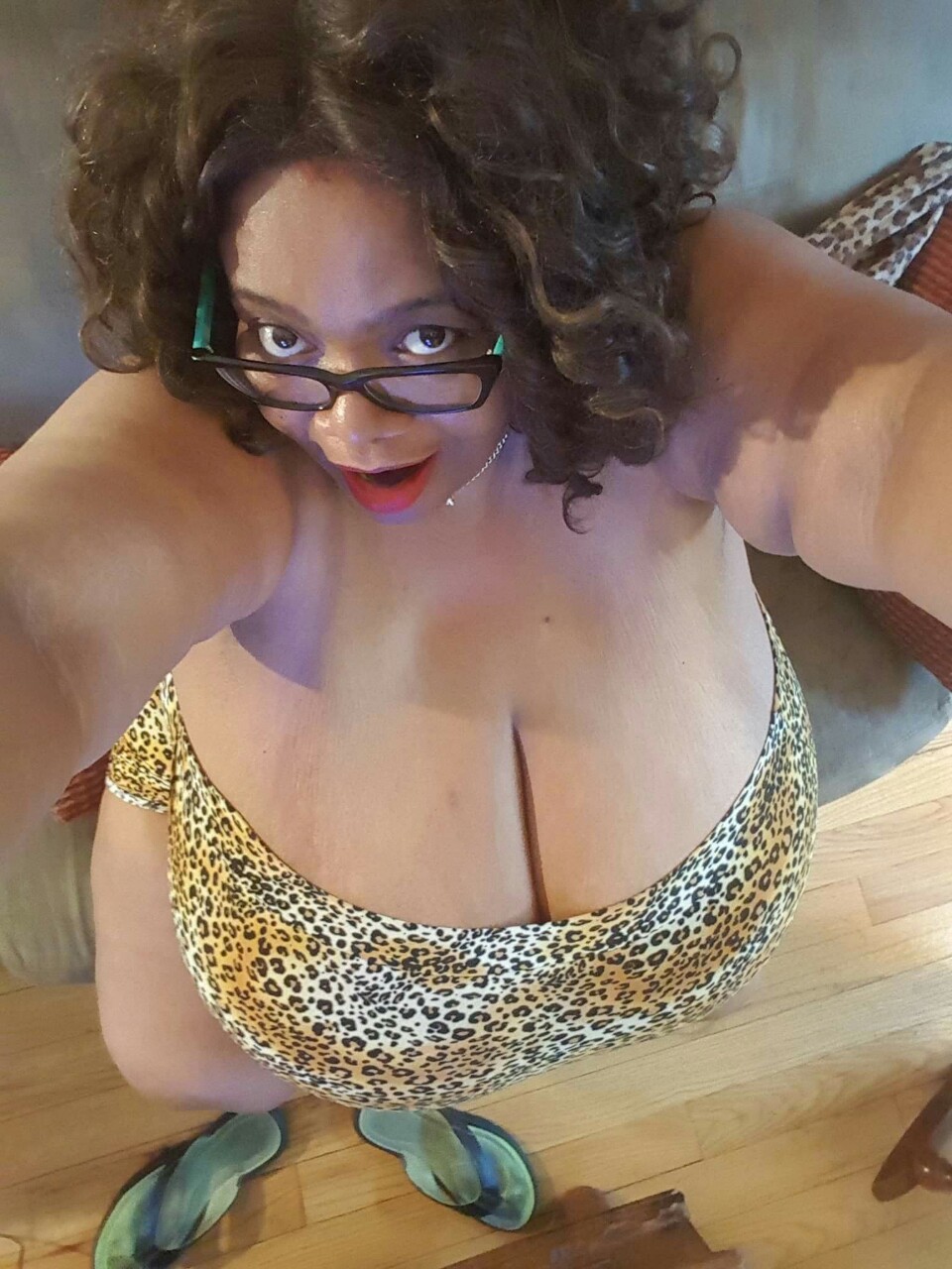 50chipz:  Still the Queen of Cleavage 