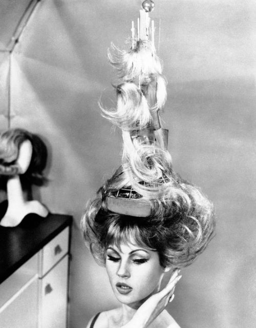 scifiseries:  Big hair, space age style (1964)