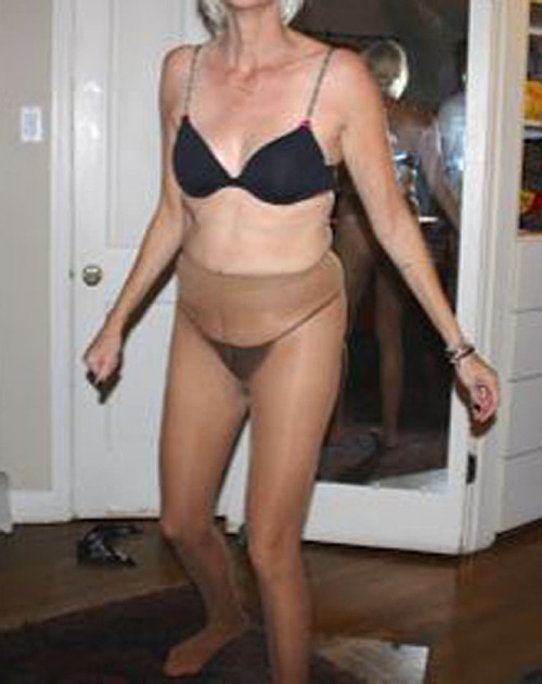 pantyhose&ndash;addict: Sexy MILF @ www.tumblr.com/blog/view/mrpantyh0se