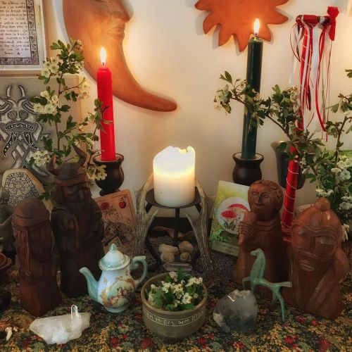 Merry Beltane to you all #beltane #beltaine #cetsamhain #beltaneblessings #beltanealtar #pagan #pag